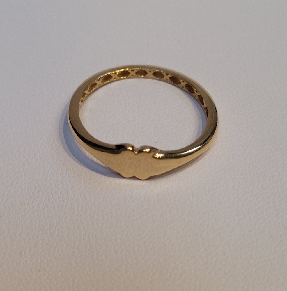 10k Real Gold Women's Ring, Approx Size 8 Made In Italy.